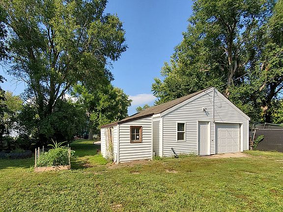 3rd image of 460 2nd St NW