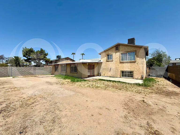 4715 E Alta Vista Rd — Photo 2