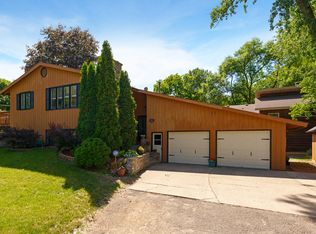 391 Horseshoe Dr E, Shoreview, MN 55126
