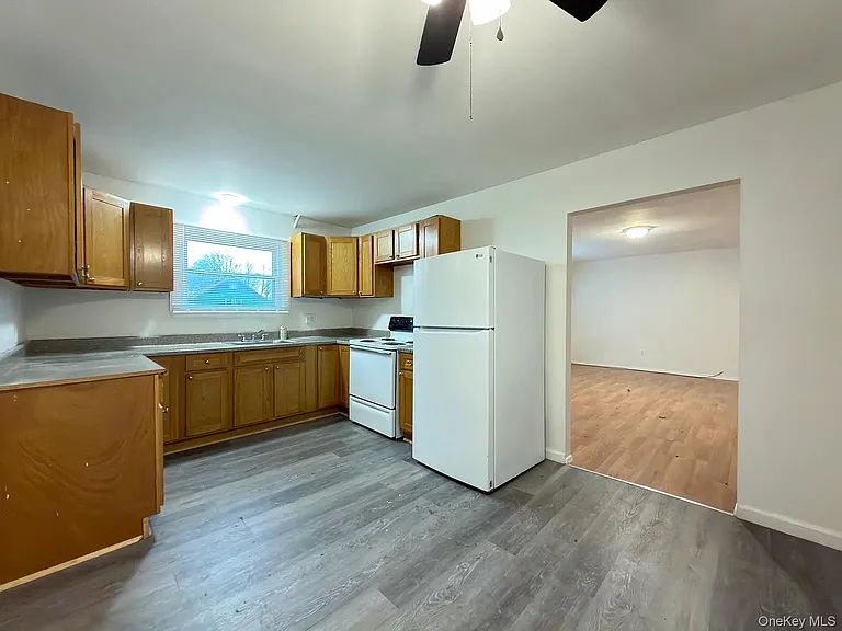 18 Bedford Ave #HOUSE — Photo 3