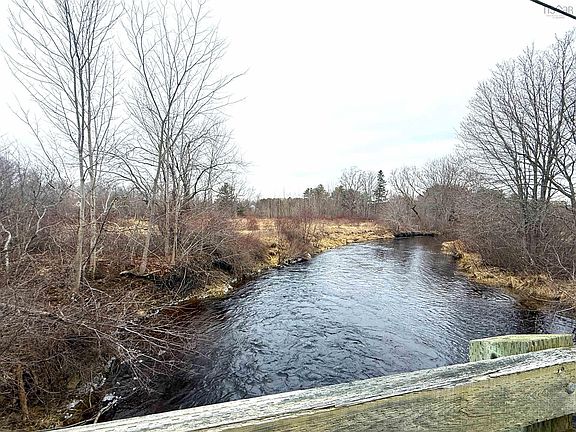 4th image of 711 Victoria Rd