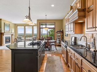 10102 Indigo Dr, Eden Prairie, MN 55347