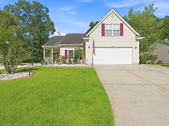 3rd image of 107 Oak Bluff Rd