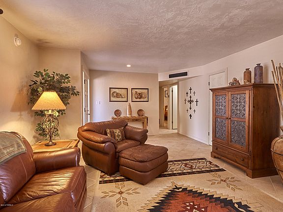 4th image of 304 N Abrego Dr W