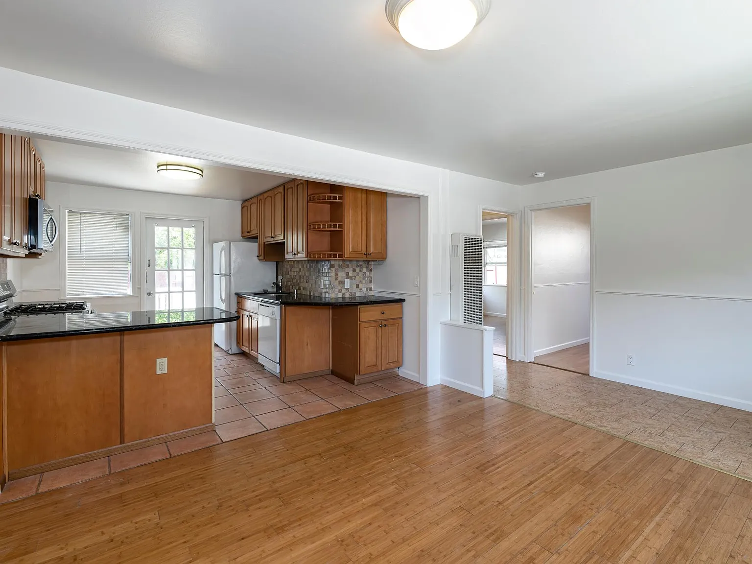 853 E San Antonio St — Photo 3