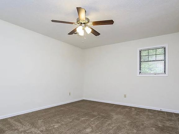 3rd image of 317 Freeport Dr