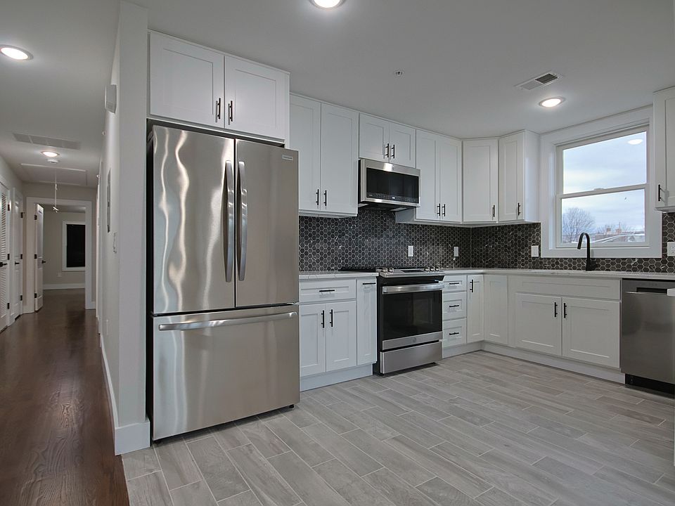 1st image of 69 Wolcott Ter Floor 2