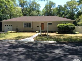 40 Oxbow Rd, Patchogue, NY 11772