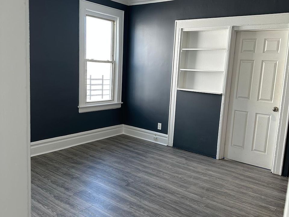 1st image of 28 Saint James Pl #2R