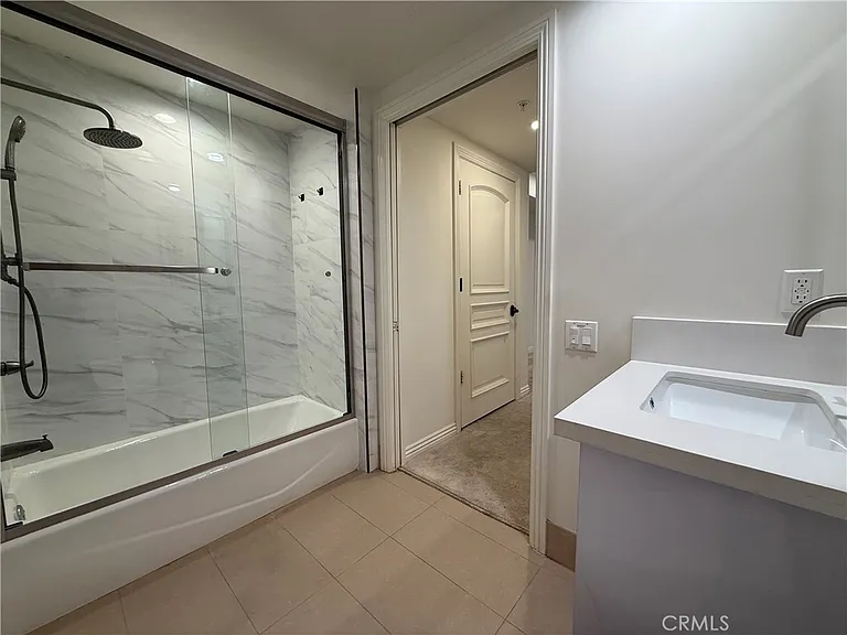 1598 Long Beach Blvd #212 — Photo 7