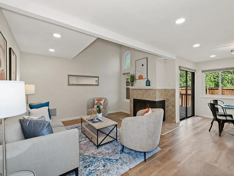 1545 Camden Village Cir — Photo 10