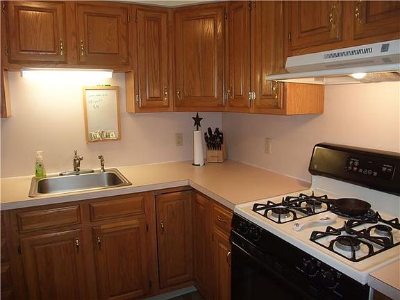 4th image of 403 Hillcrest Ave