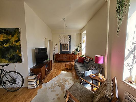 3rd image of 101 W 104th St APT 8