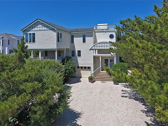 2nd image of 134B Long Beach Blvd