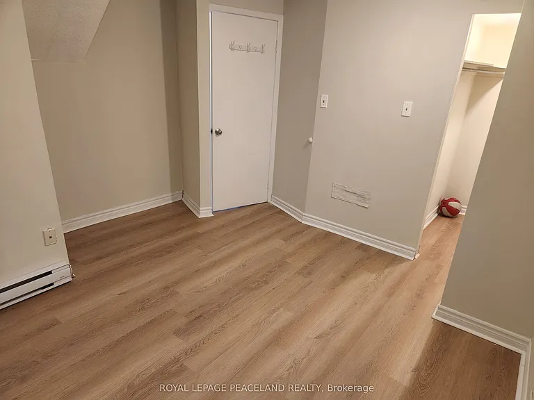 556 Spadina Cres #4 — Photo 6