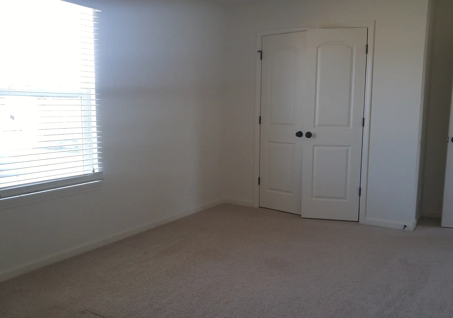 Modern 4 Bedroom, 2.5 Bath West Side Single Family Home — Photo 4
