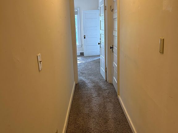 4th image of 139 S Grand Ave APT 4