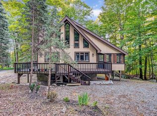 688 Woodridge Ct, Lake Ariel, PA 18436