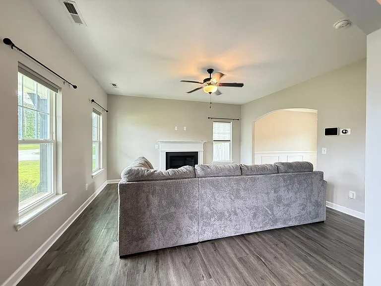 303 Breezeway Dr — Photo 8