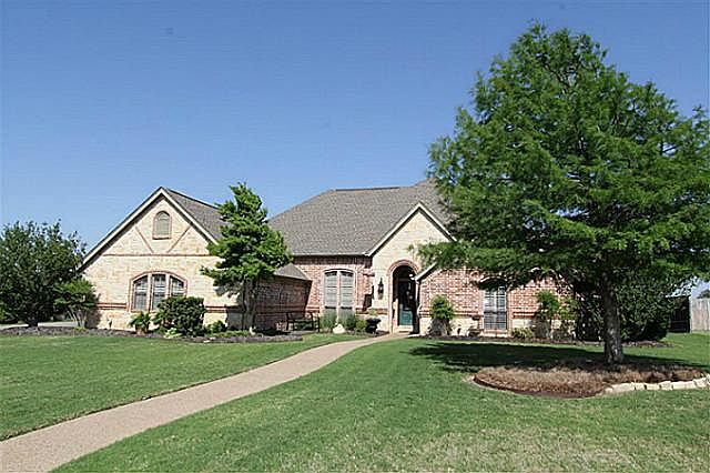 1st image of 204 Briarwood Ln