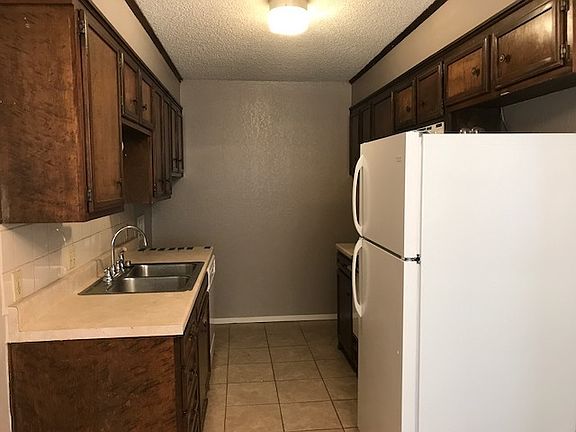 5th image of 876 N Judge Ely Blvd