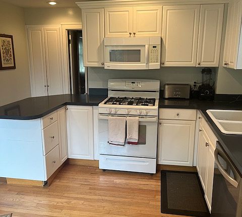 5th image of 17900 Lakewood Heights Blvd
