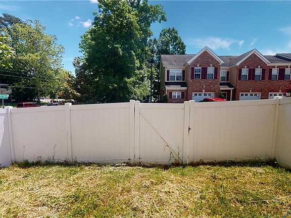 3rd image of 501 Heatherwood Loop