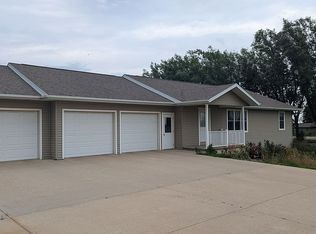 3098 370th St, Sioux Center, IA 51250