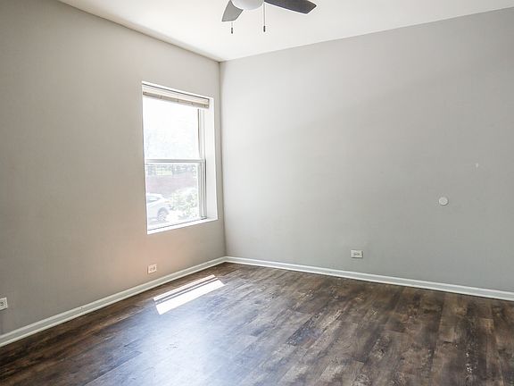 4th image of 1250 W Montrose Ave #220