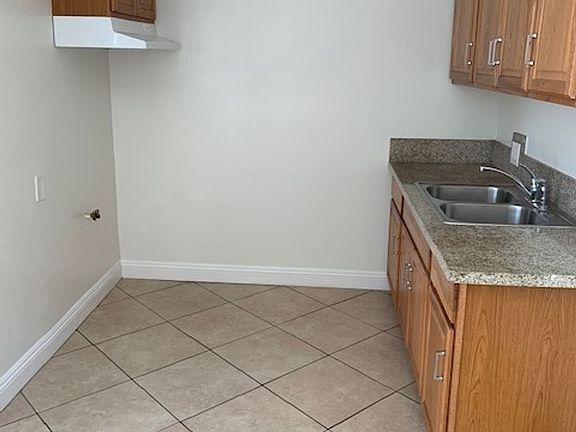 5th image of 3141-3143 Wabash Ave #3141-2