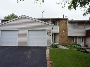 523 Julie Rd, Bolingbrook, IL 60440