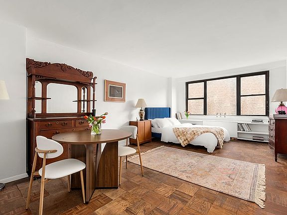 2nd image of 7 E 14th St APT 1523