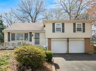 8209 W 78th St, Overland Park, KS 66204