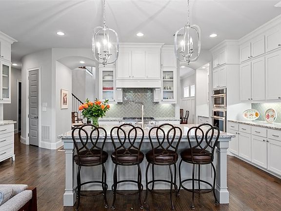 2nd image of 5421 Collinwood Ave