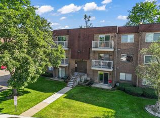 715 W Central Rd APT C1, Mount Prospect, IL 60056