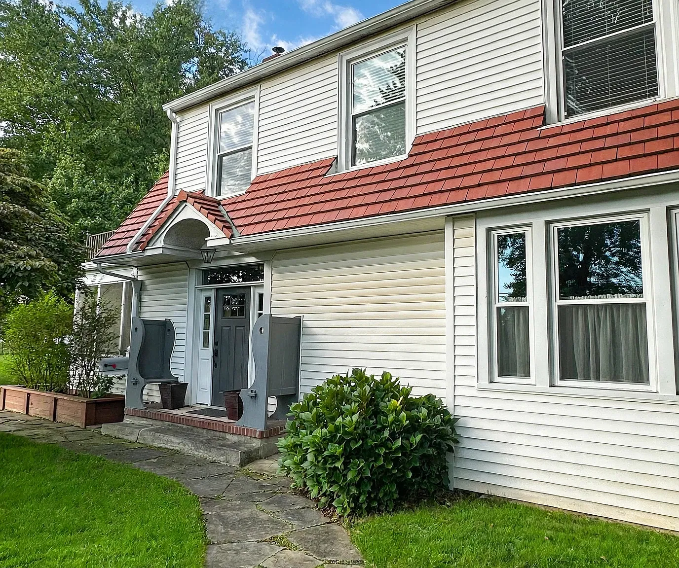4 bed, 1.5 bath, 2297 sqft, $2,450 — Photo 2