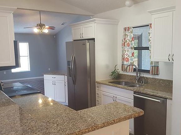 3rd image of 318 Lake Forest Ter