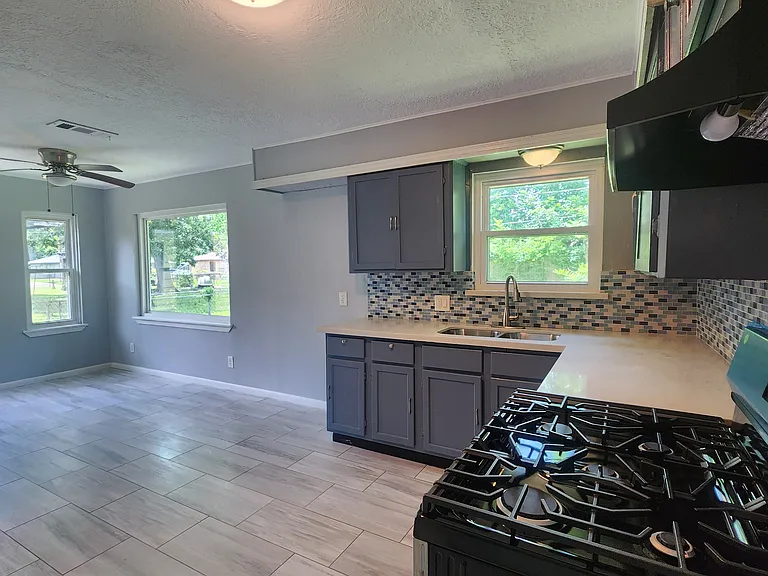 7409 Cabot St — Photo 9