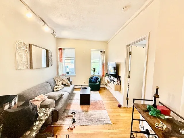 392 Commercial St #2