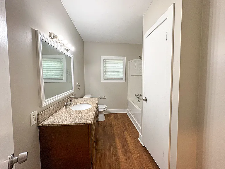 3488 Powell Ave — Photo 10