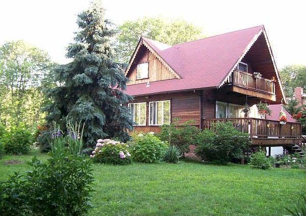 16 Leroy Ave