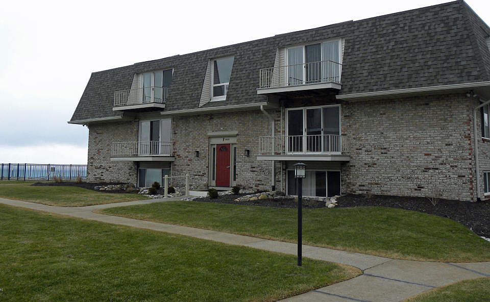 1st image of 3620 Lakeshore Dr APT F11