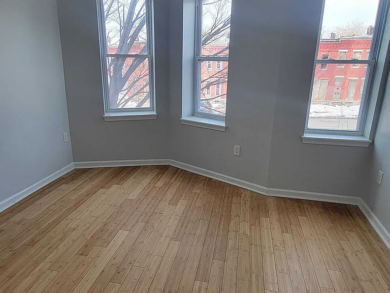 1629 N Fulton Ave — Photo 14