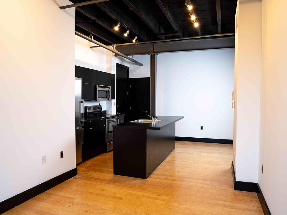 1st image of 1328 Crease St #2