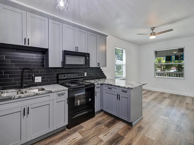 736 Jackson St N #4 — Photo 10