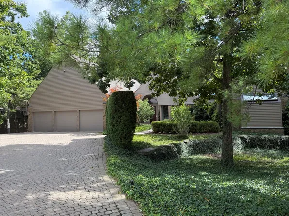 4775 S Chipping Gln #105, Bloomfield Hills, MI 48302