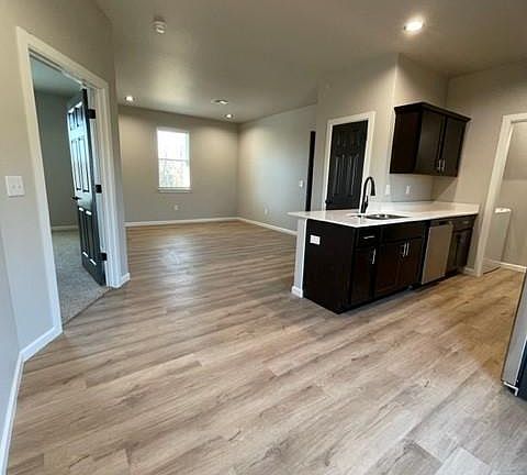 5th image of 207 S Cstar Blvd