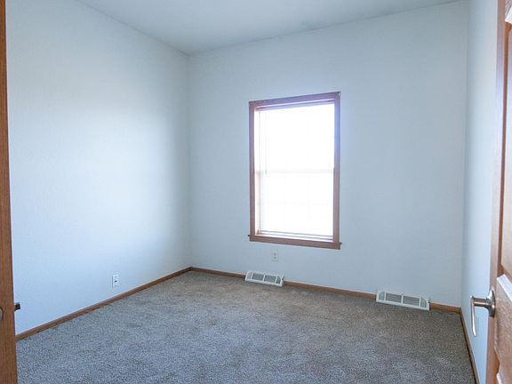 3rd image of 2122 Thompson Dr #1