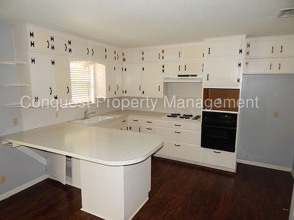 3rd image of 3907 Driftwood Ln