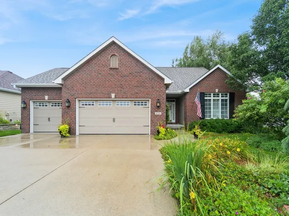 6713 NW 99th St, Johnston, IA 50131